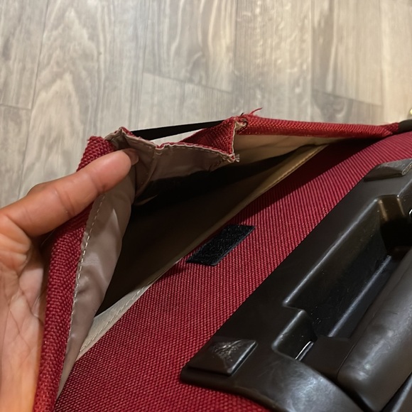 Red soft shell carry on bag with tons of pockets - Picture 5 of 5